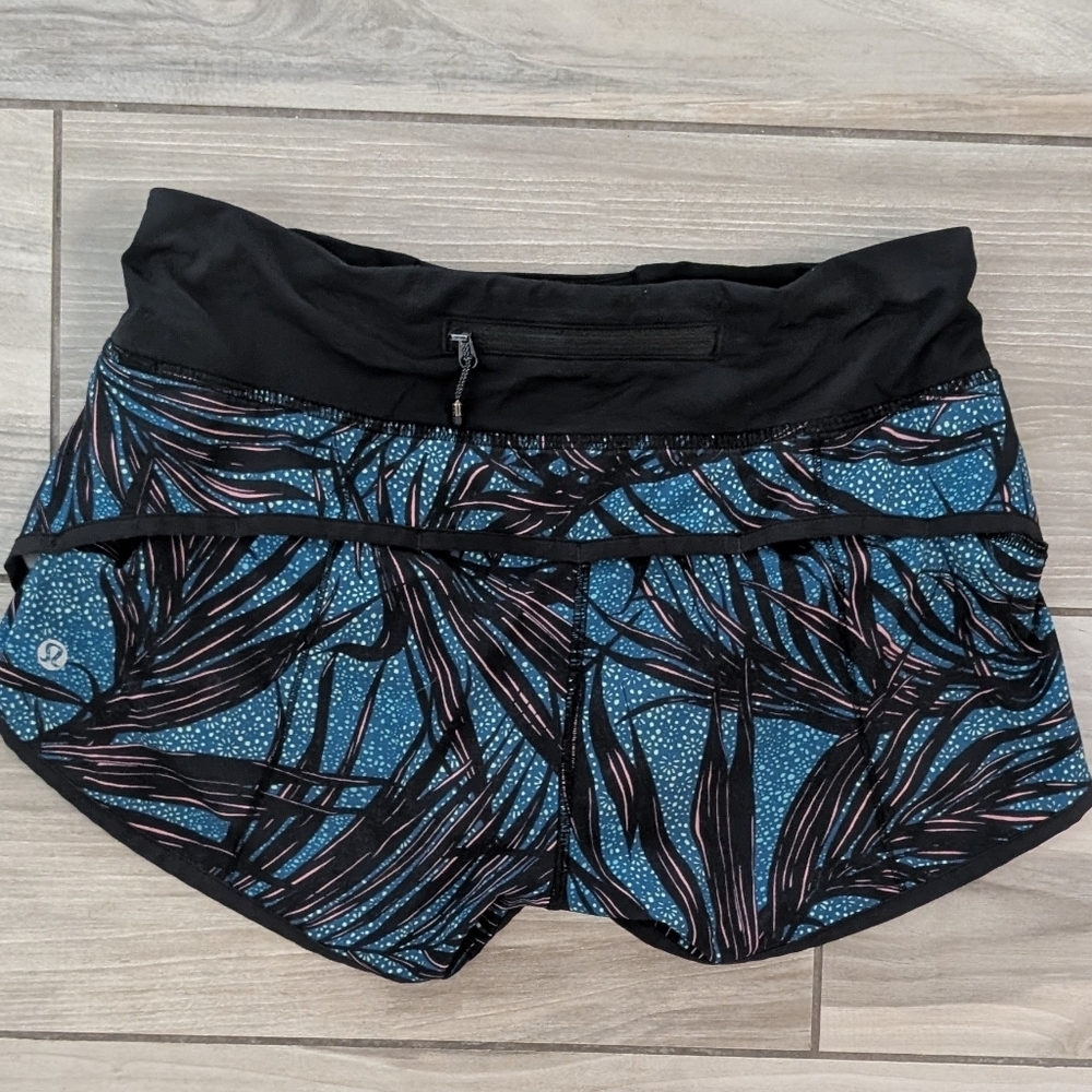 Lululemon Speed Shorts in Palm Lace Tofino Teal Multi/Black - Picture 4 of 6
